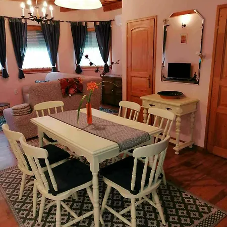 Balaton Haz Ferienhaus *